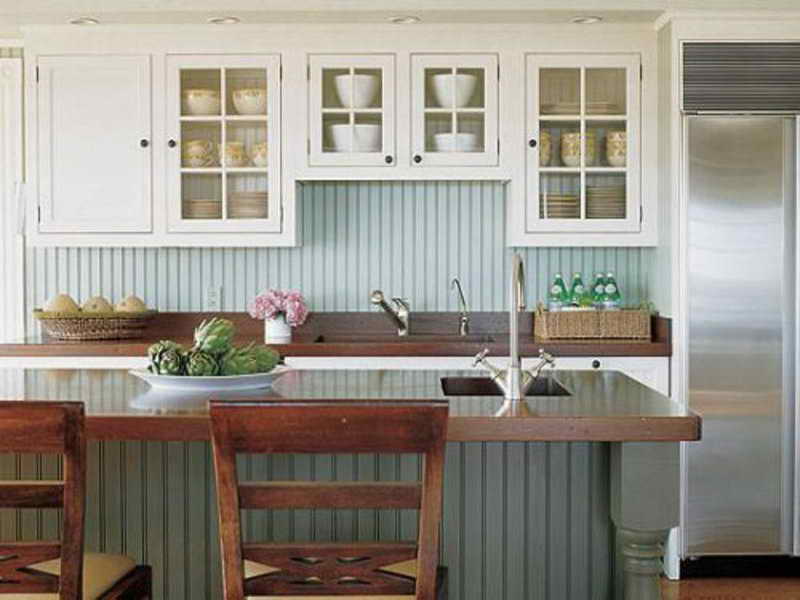 Серо-голубые панели в интерьере кухни
