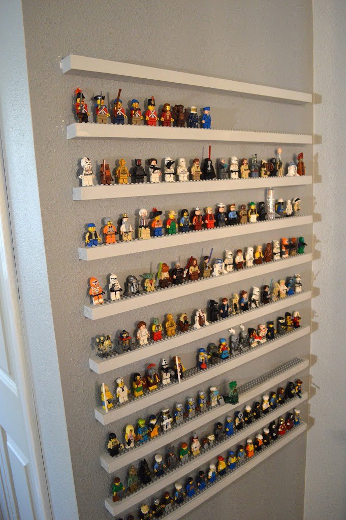 Деревянные полки для Лего для коллекционеров: закреплённые игрушки