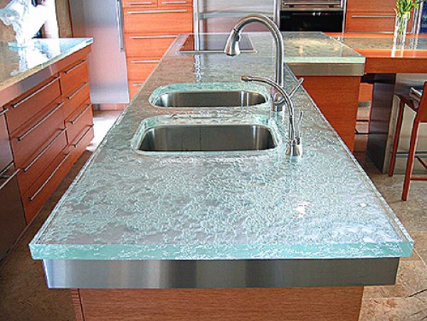 Порядок на кухне и в ванной: чистые столы