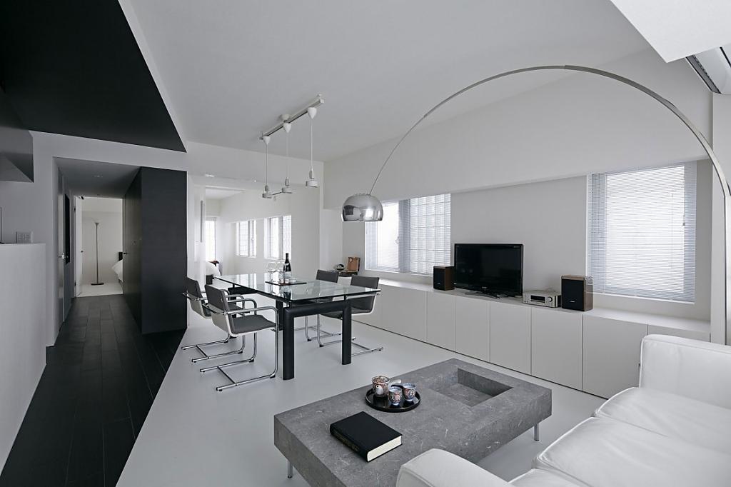 Чёрно-белый минимализм в московской квартире