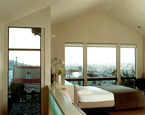 Спальня с видом на крыши