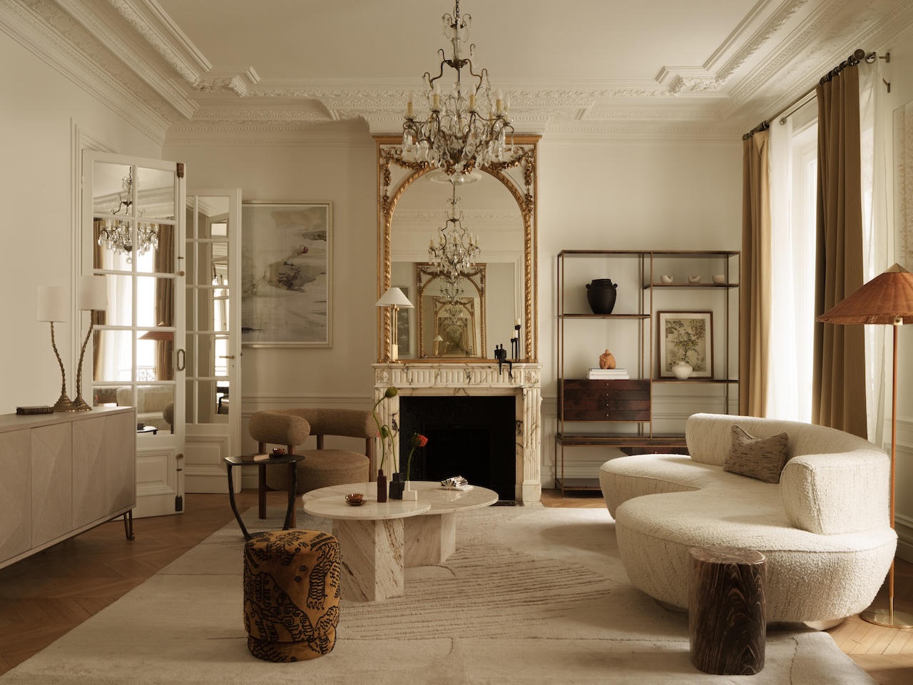 Ольга Эшби преображает квартиру в Париже с помощью травертина и винтажных находок