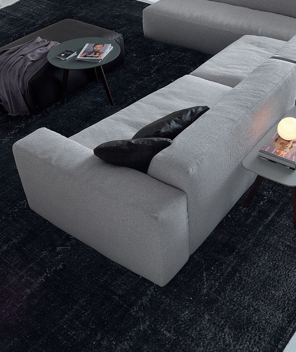 Секционные диваны для гостиной от компании Jesse, Италия: вариант со светлой тканевой обивкой органично дополняет контрастный декор