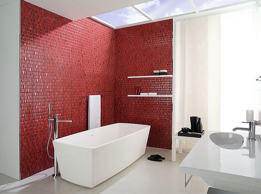 Интерьер ванной комнаты в красных тонах