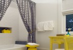 Сочетание серого, белого и жёлтого цветов в ванной