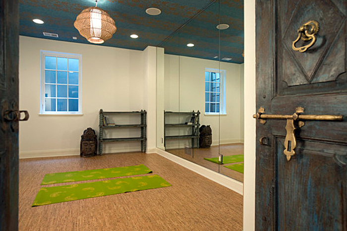 Дизайн интерьера комнаты для йоги