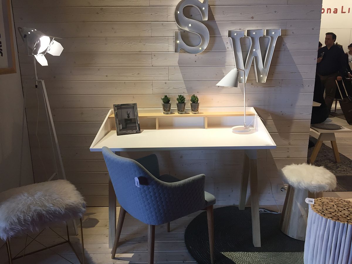 Cовременная офисная мебель - небольшой белый стол