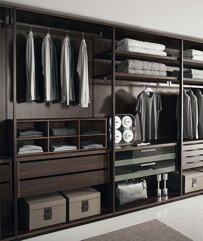 Идеи гардеробной комнаты - конструкция из алюминиевой рамы цвета бронзы