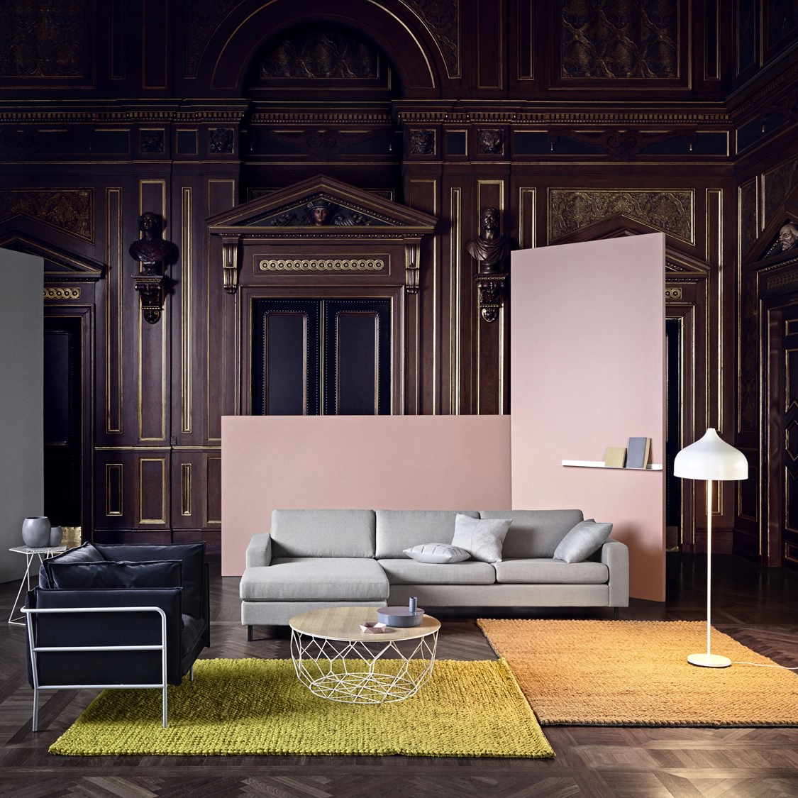 Интерьер современной гостиной - фото углового<em> </em>серого дивана в скандинавском стиле