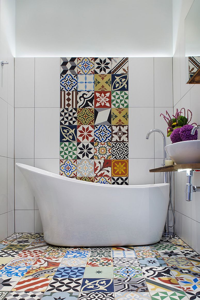 Тренды в дизайне ванной - плитка с ярким геометрическим узором