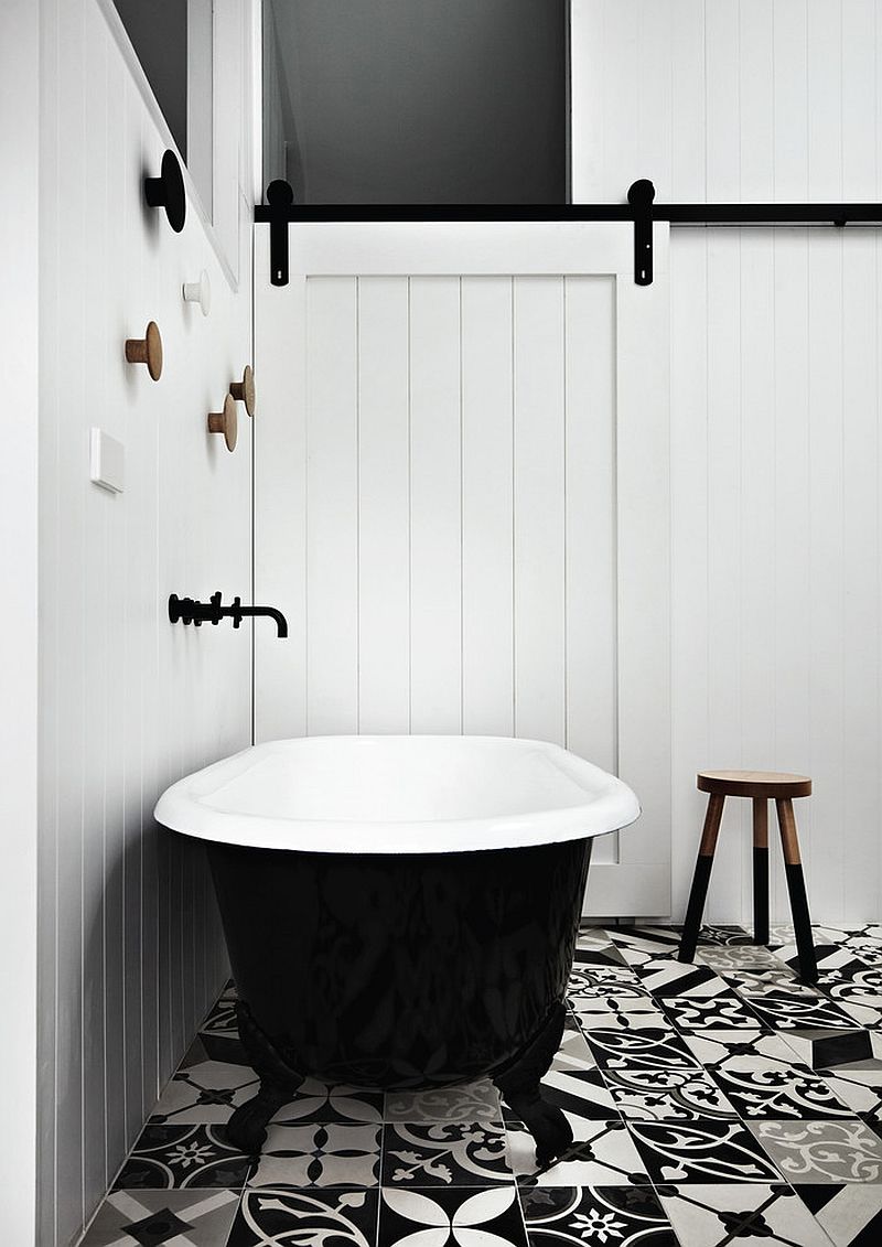 Тренды в дизайне ванной - черно-белая плитка