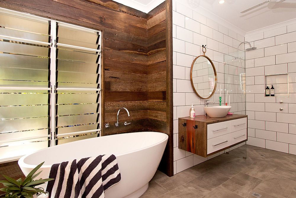 Тренды в дизайне ванной - отделка стены деревом