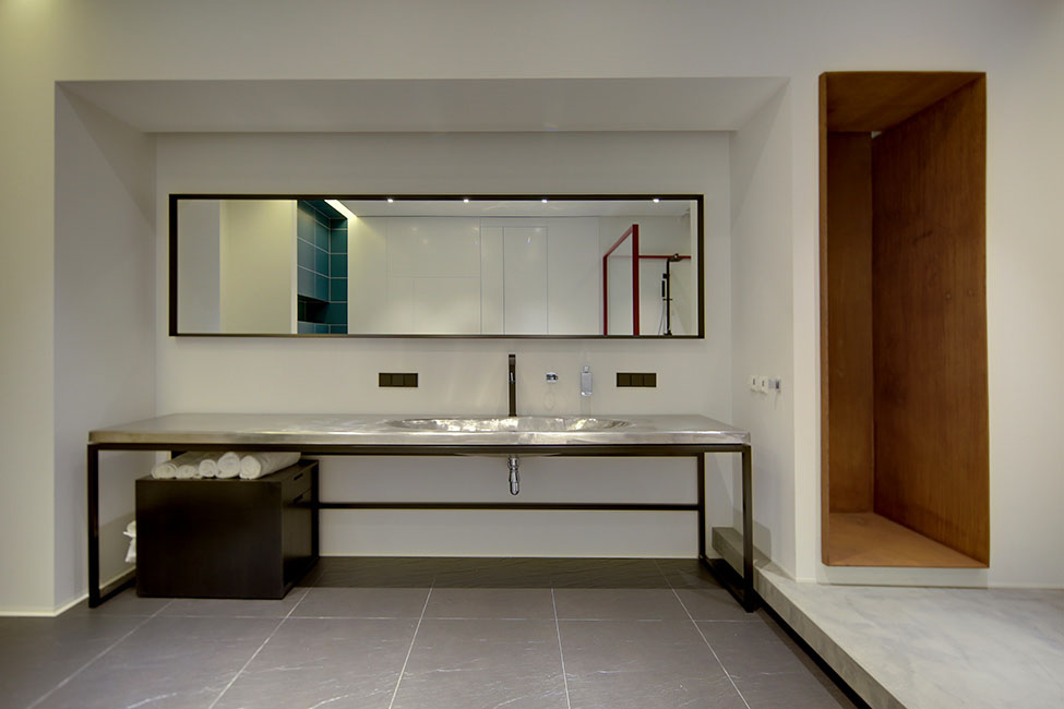 Прекрасный интерьер ванной современного лофта