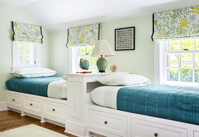 Спальня с двумя кроватями - вариант в зелёных тонах