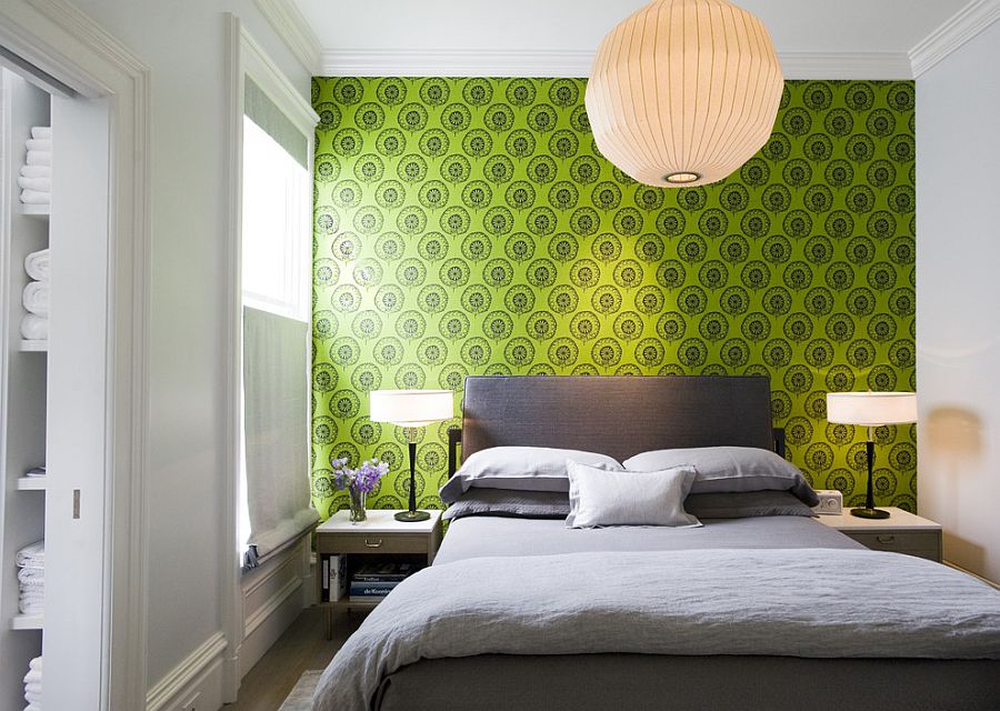 Спальня в зелёном цвете - яркие обои