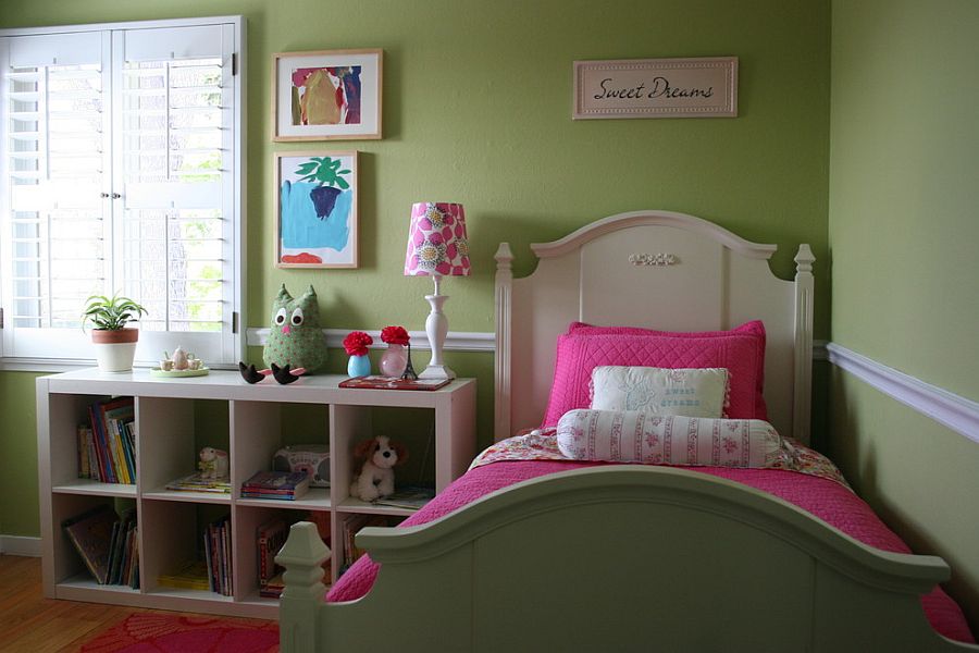 Спальня в зелёном цвете - малиновый акцент