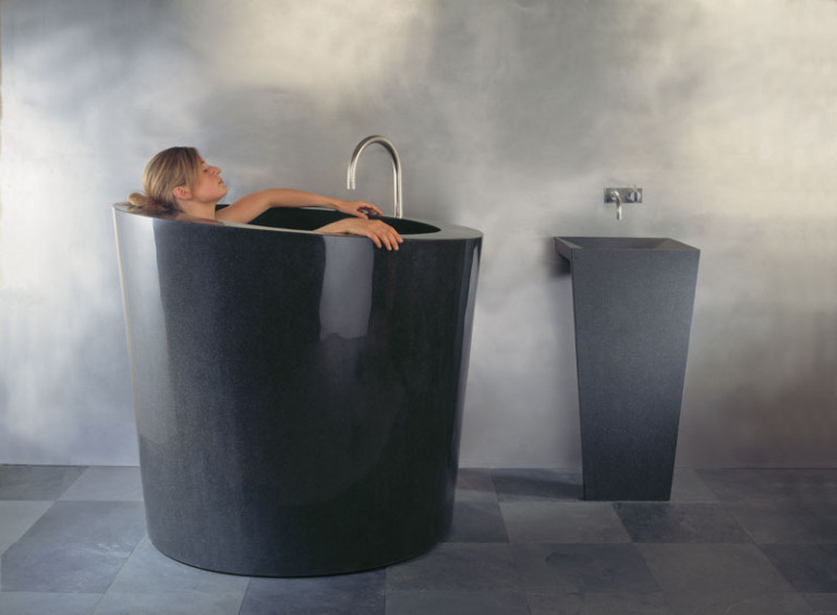 Стильный интерьер ванной комнаты: дизайн Stone Forest