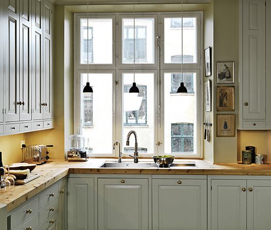 Дизайн интерьера кухни: деревянная столешница