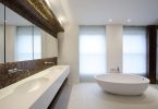 Ванная овально формы в интерьере комнаты в Лондоне