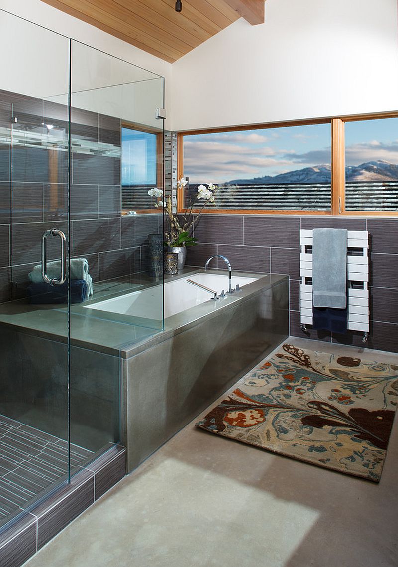 Интерьер ванной серого цвета в стиле хай-тек с видом на горы