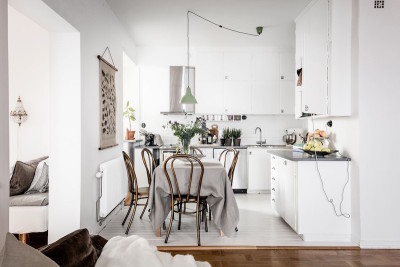 Винтажный стиль в шведской квартире: кухня в белых тонах