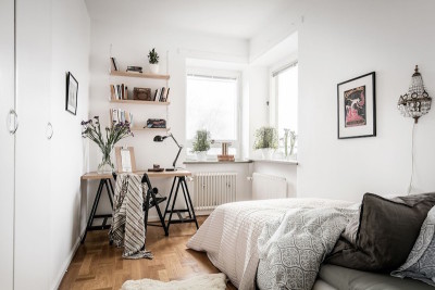 Винтажный стиль в шведской квартире: большая кровать в спальной