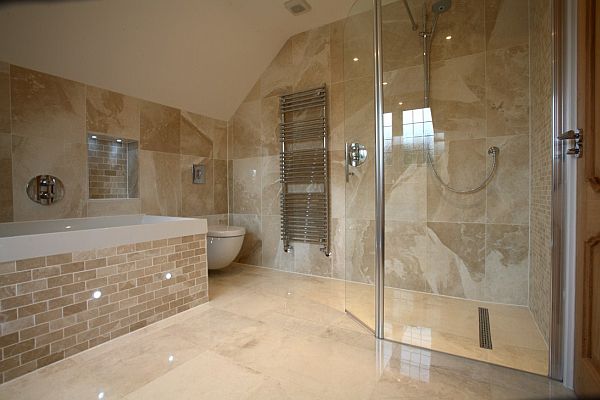 Интерьер ванной комнаты с душевой кабиной. Фото 3