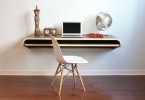 Простой деревянный стол для декора домашнего офиса